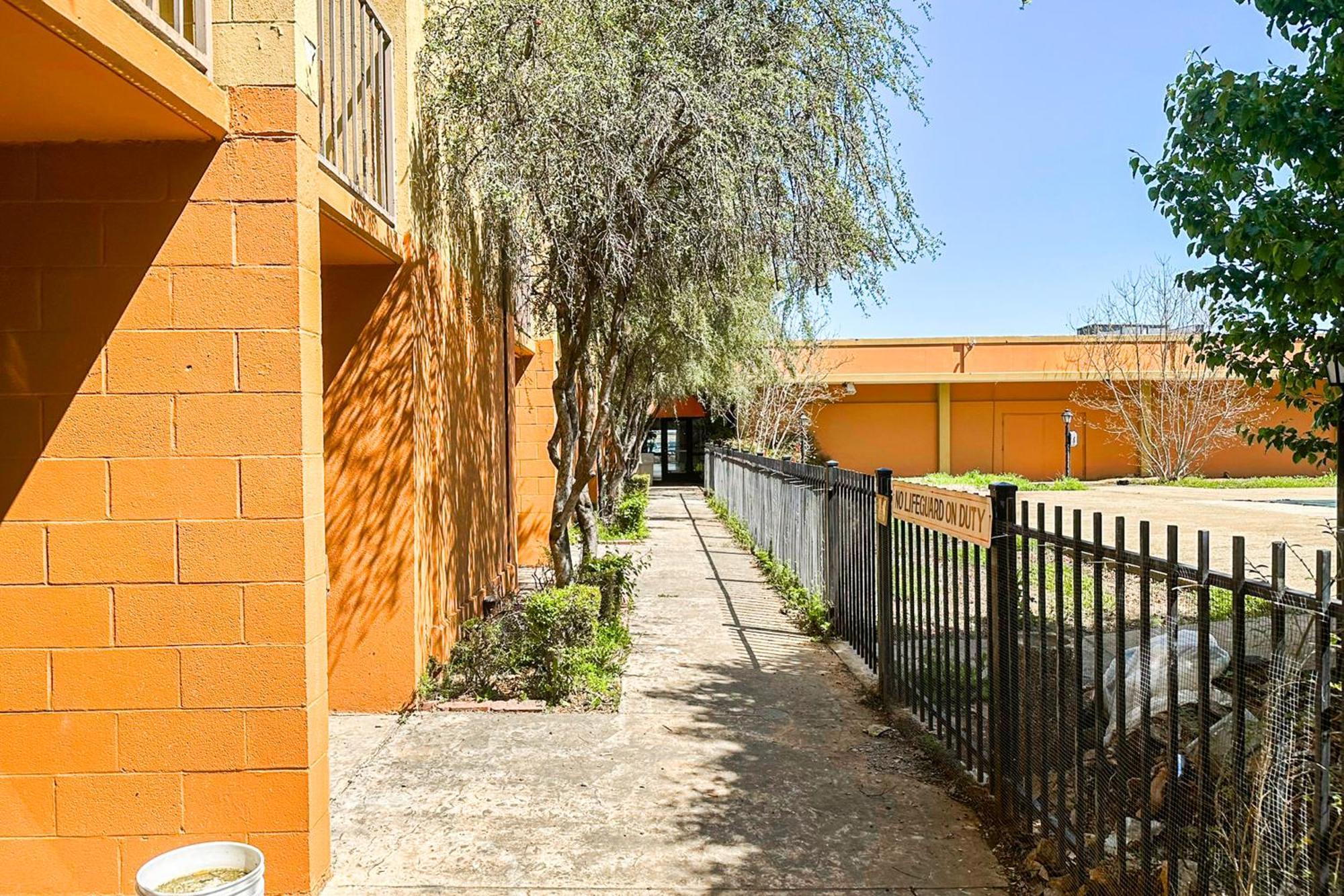 Jackson Hotel And Convention Center Exterior photo