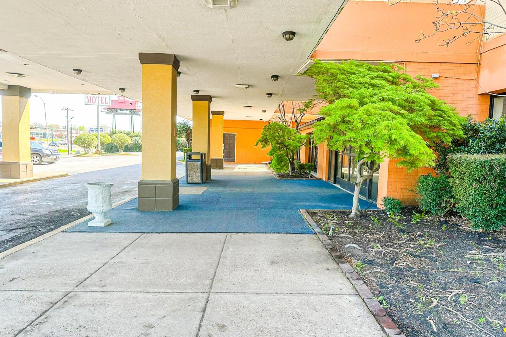 Jackson Hotel And Convention Center Exterior photo