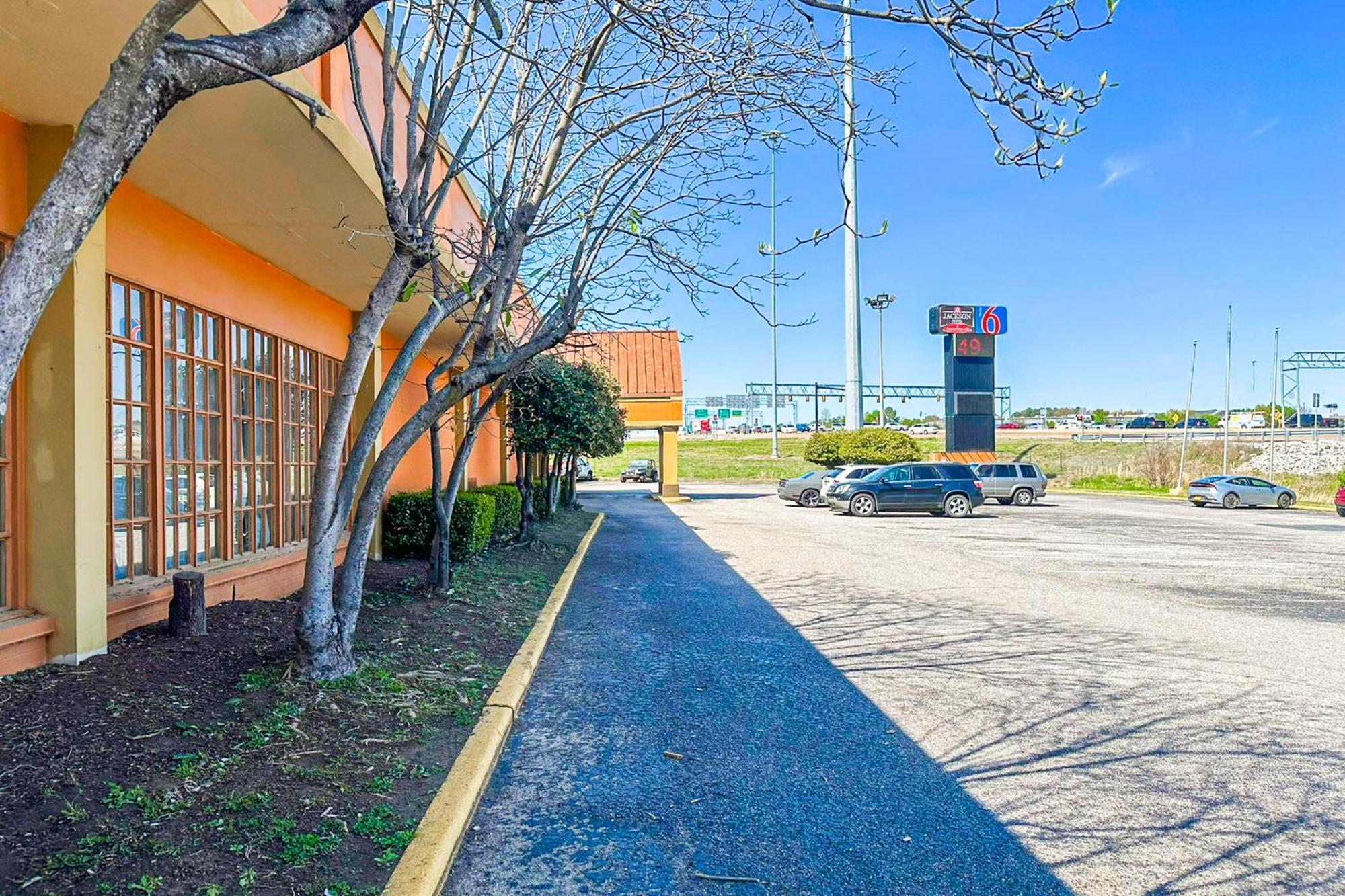 Jackson Hotel And Convention Center Exterior photo