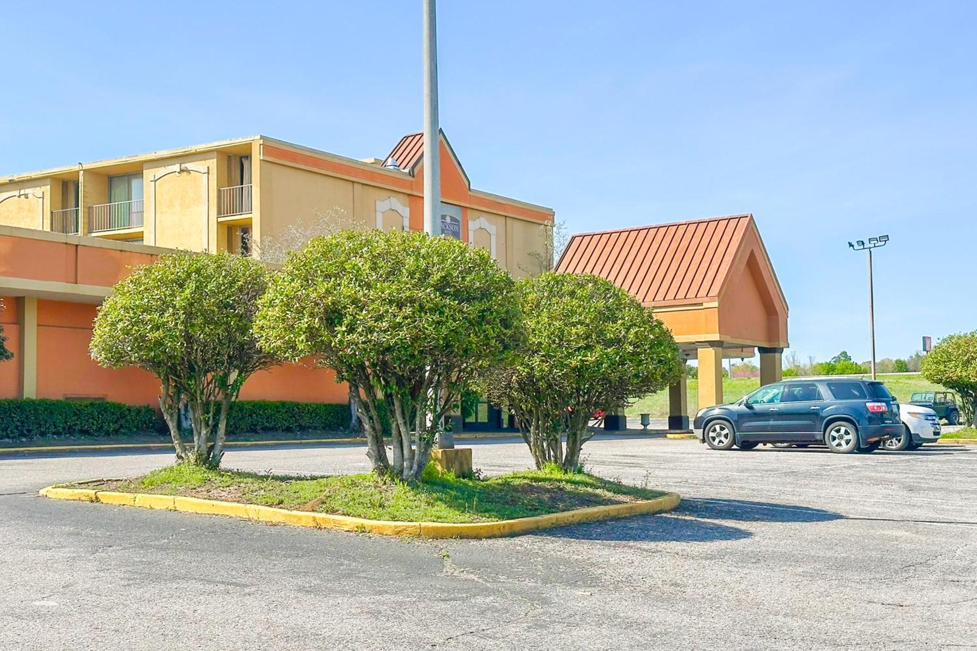 Jackson Hotel And Convention Center Exterior photo