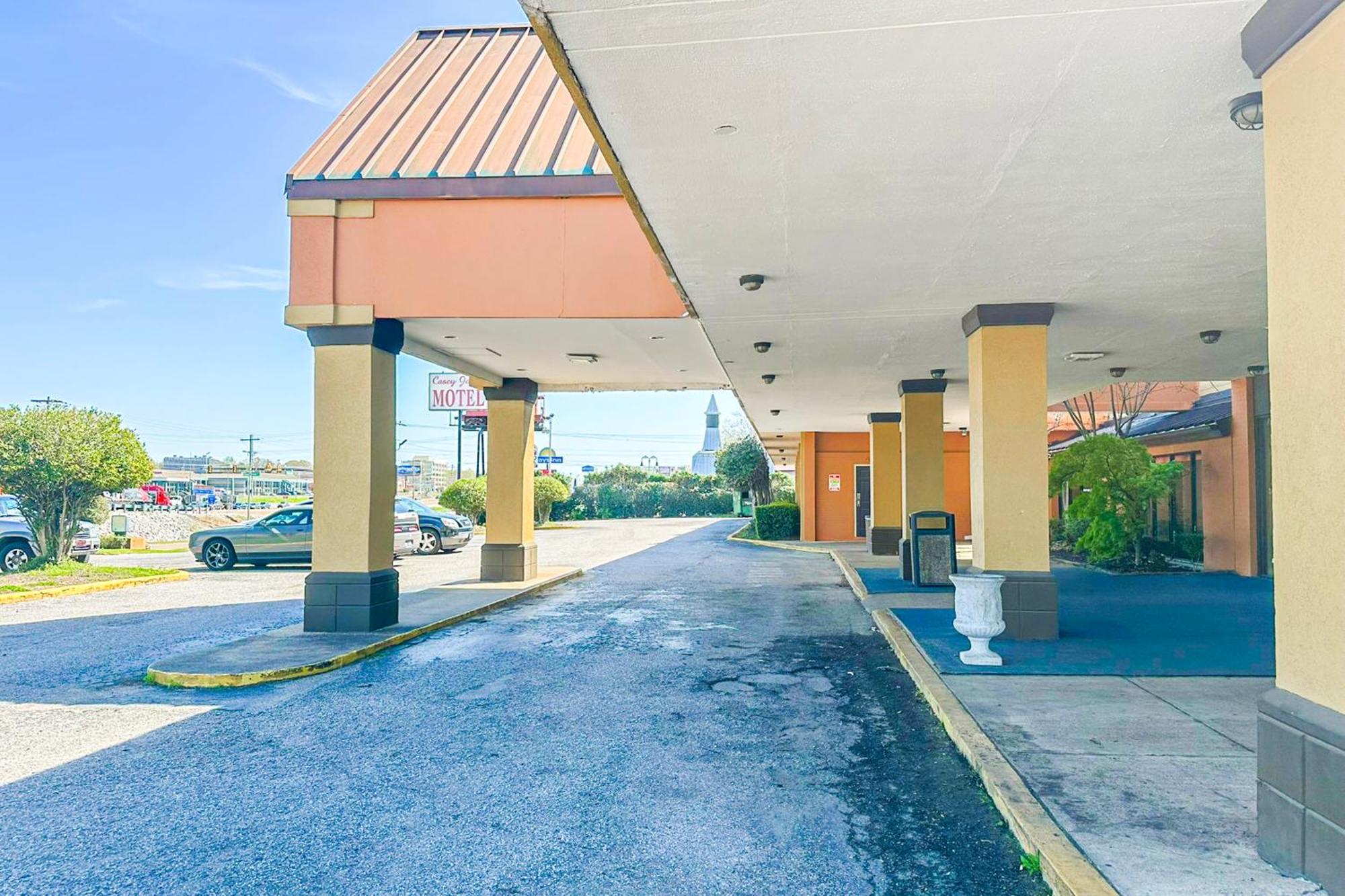 Jackson Hotel And Convention Center Exterior photo
