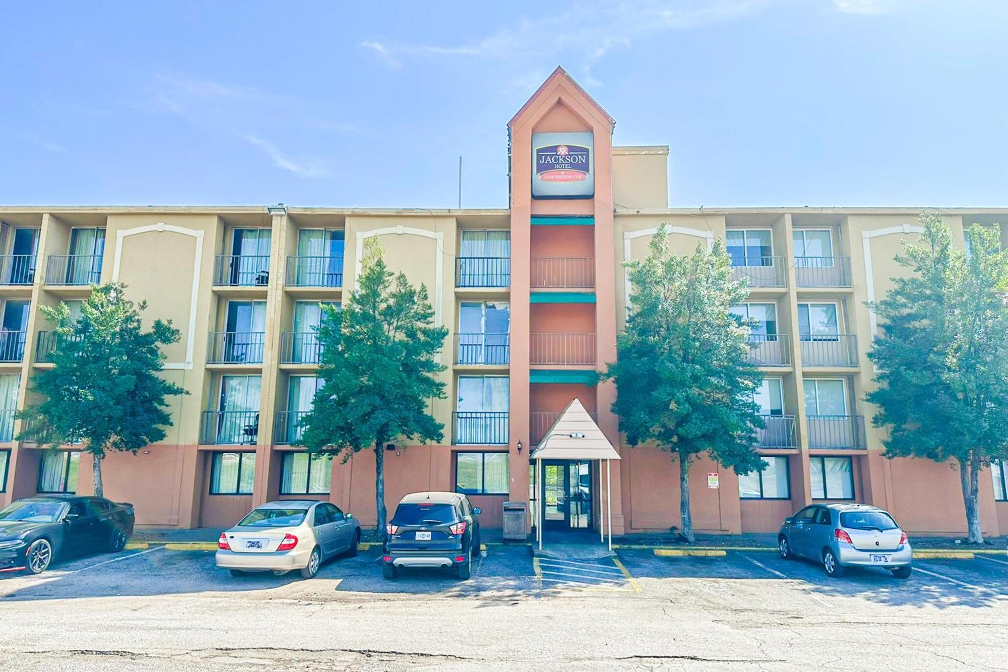 Jackson Hotel And Convention Center Exterior photo